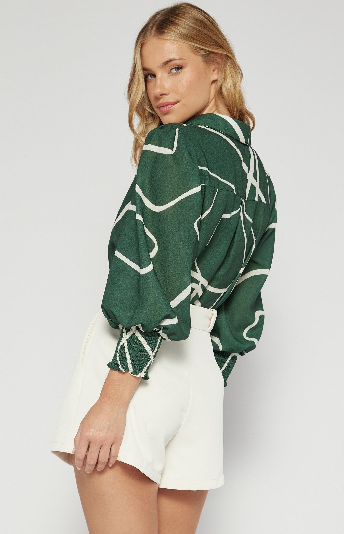 Shirred sleeve shirt green abstract